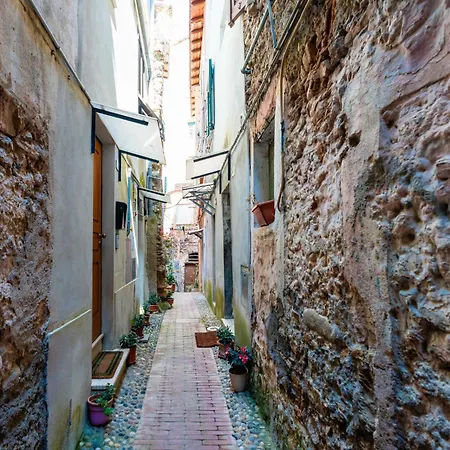Vico Della Ronda Studio Apartment